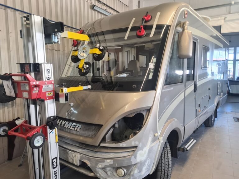 Hymer kemperio priekinio stiko keitimas